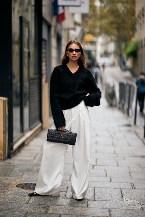 modne-stylizacje-do pracy-na-wiosne-i-lato-2025-Paris str S25 0953
