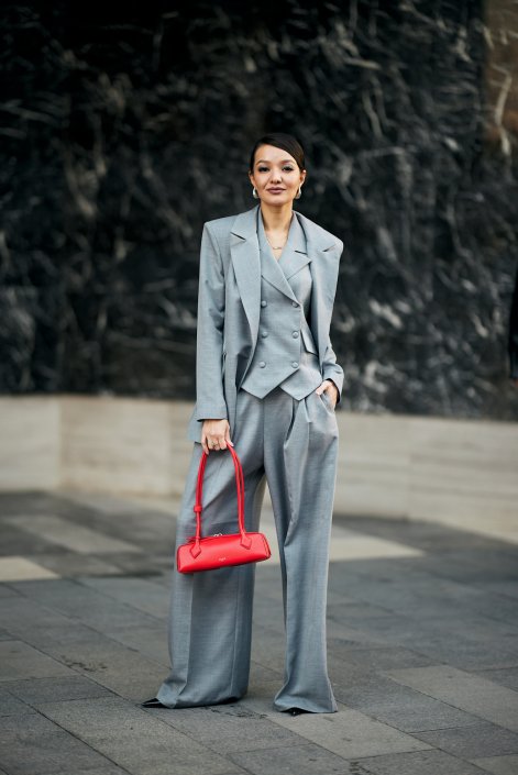modne-stylizacje-do pracy-na-wiosne-i-lato-2025-Tashkent str S25 0093