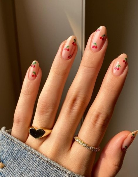owocowy-manicure-na-wiosnę-i-lato-2025-inspiracje-.jpeg11