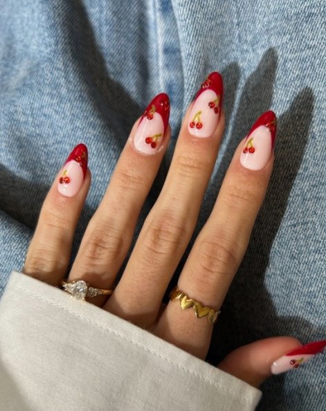 owocowy-manicure-na-wiosnę-i-lato-2025-inspiracje-9