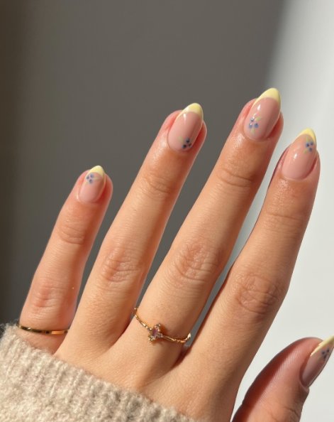 owocowy-manicure-na-wiosnę-i-lato-2025-inspiracje-15
