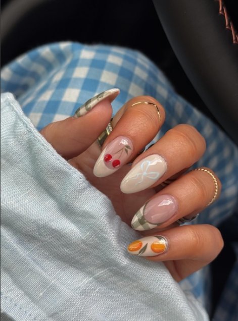 owocowy-manicure-na-wiosnę-i-lato-2025-inspiracje-16