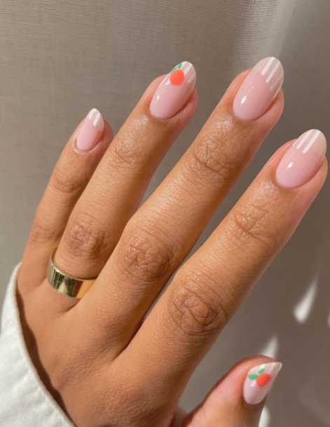 owocowy-manicure-na-wiosnę-i-lato-2025-inspiracje-17