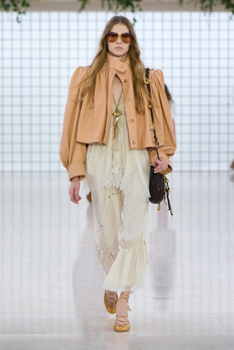 sukienki-boho-trend-wiosna-lato-2025-Chloe S25 013