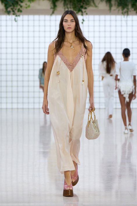 sukienki-boho-trend-wiosna-lato-2025-Chloe S25 014
