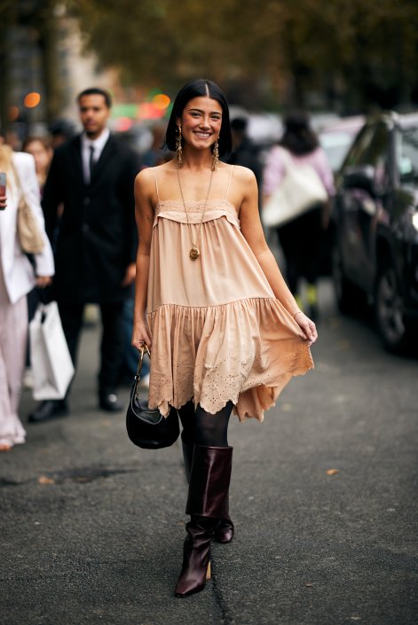 sukienki-boho-trend-wiosna-lato-2025-Paris str S25 1372