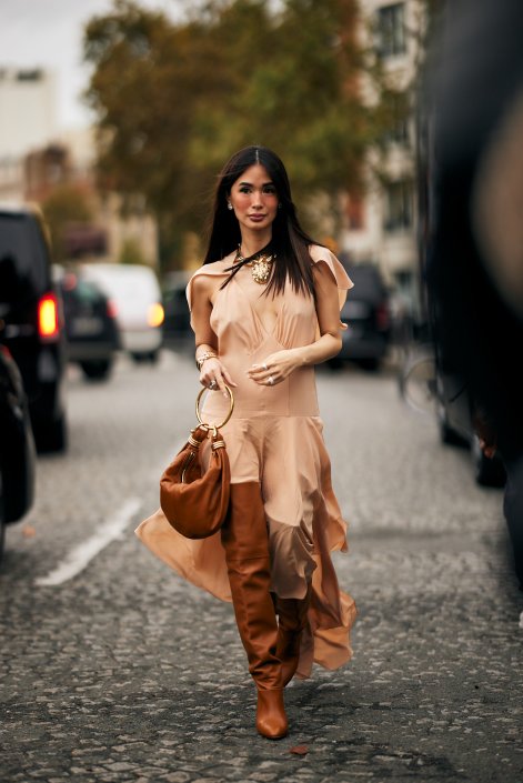 sukienki-boho-trend-wiosna-lato-2025-Paris str S25 1335