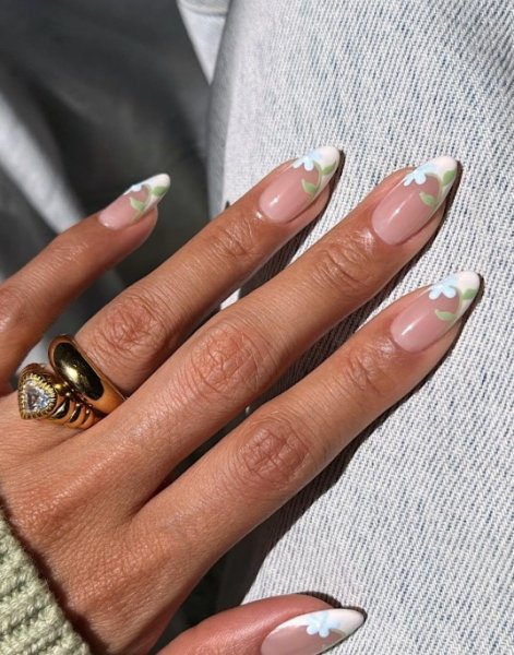 flowe-nails-paznokcie-z-motymem-kwiatów-trend-wiosna-lato-2025-2