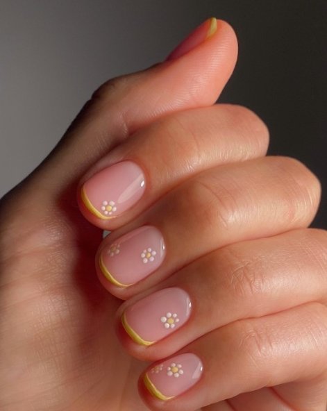 flowe-nails-paznokcie-z-motymem-kwiatów-trend-wiosna-lato-2025-11