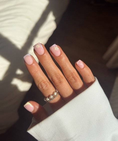 flowe-nails-paznokcie-z-motymem-kwiatów-trend-wiosna-lato-2025-12