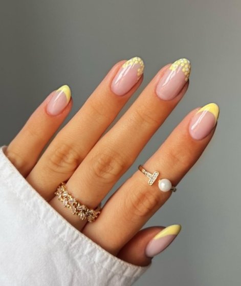 flowe-nails-paznokcie-z-motymem-kwiatów-trend-wiosna-lato-2025-37
