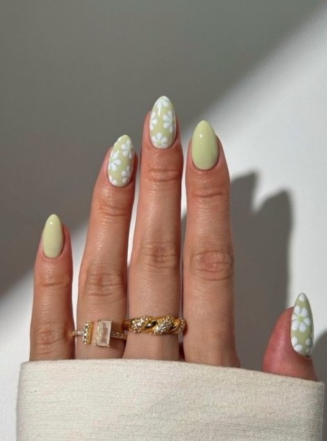 flowe-nails-paznokcie-z-motymem-kwiatów-trend-wiosna-lato-2025-38