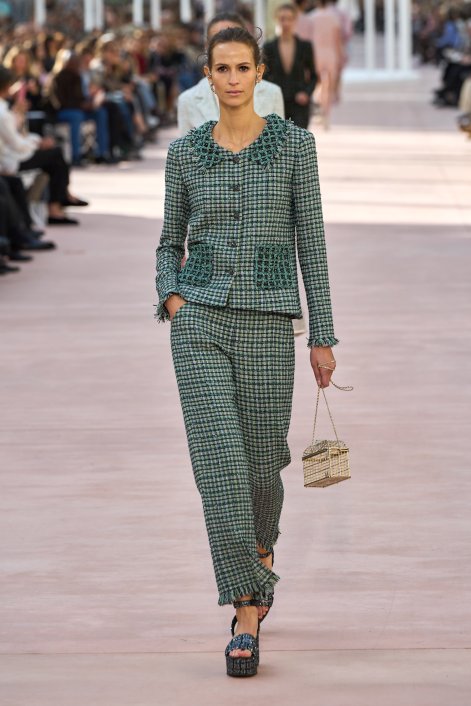 modne-garnitury-wiosna-lato-2025-Chanel S25 042