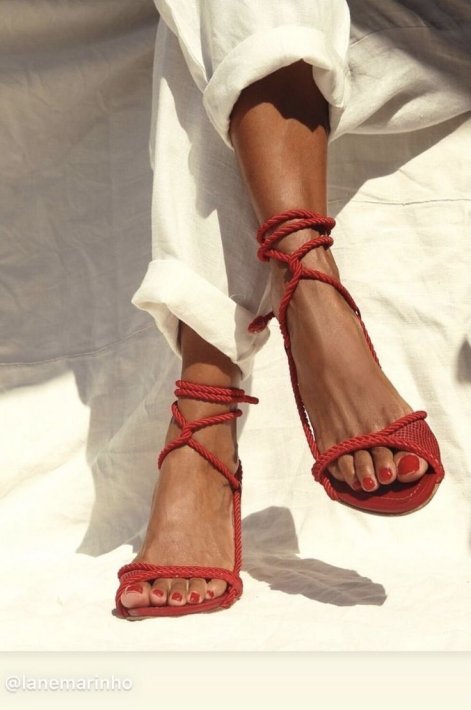 modny-pedicure-wiosna-lato-2025-48