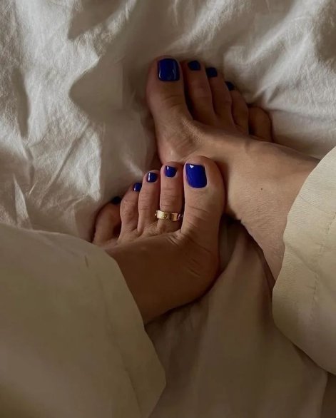 modny-pedicure-wiosna-lato-2025-10