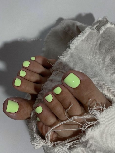 modny-pedicure-wiosna-lato-2025-27