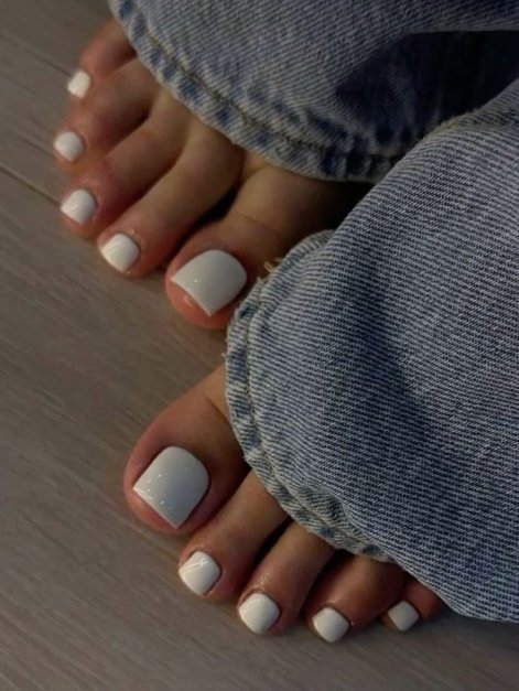 modny-pedicure-wiosna-lato-2025-37