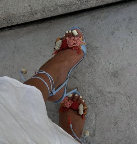 modny-pedicure-wiosna-lato-2025-45