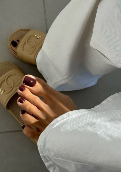 modny-pedicure-wiosna-lato-2025-51