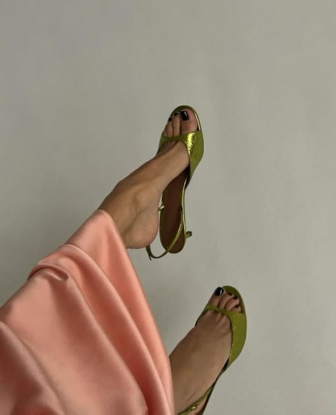 modny-pedicure-wiosna-lato-2025-50