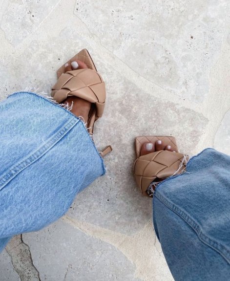 modny-pedicure-wiosna-lato-2025-6