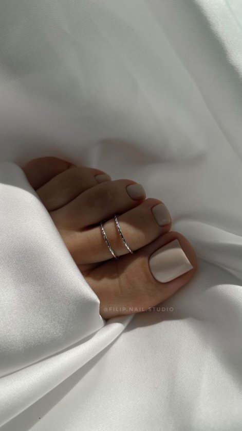 modny-pedicure-wiosna-lato-2025-39