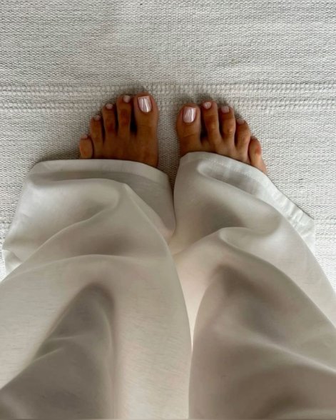 modny-pedicure-wiosna-lato-2025-29
