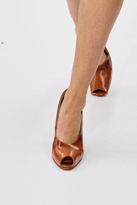 buty-peep-toe-trend-wiosna-lato-2025-Acne clp S25 122