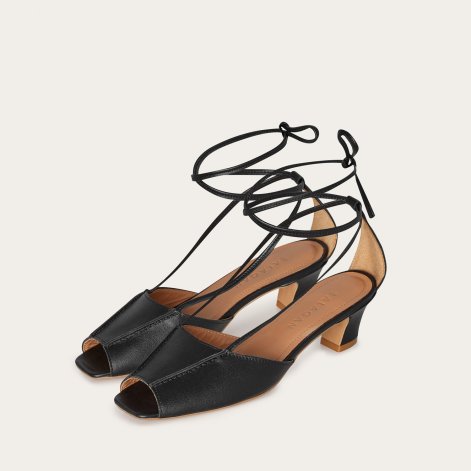 buty-peep-toe-trend-wiosna-lato-2025-balagan