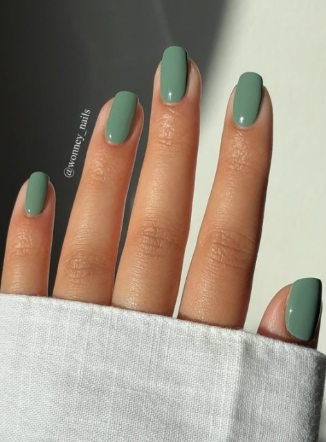 sage-nails-modny-manicure-wiosna-lato-2025-15