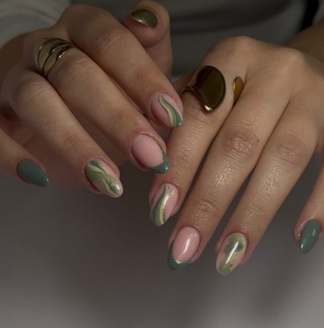 sage-nails-modny-manicure-wiosna-lato-2025-1