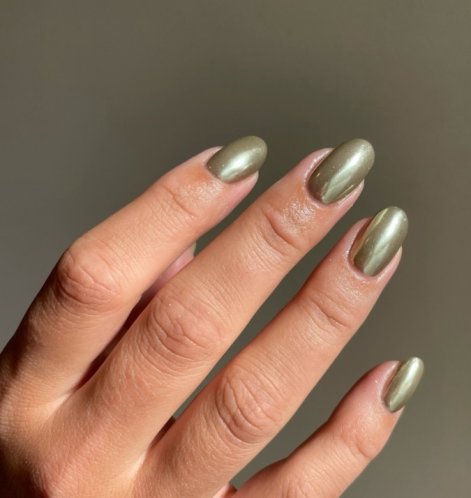 sage-nails-modny-manicure-wiosna-lato-2025-2