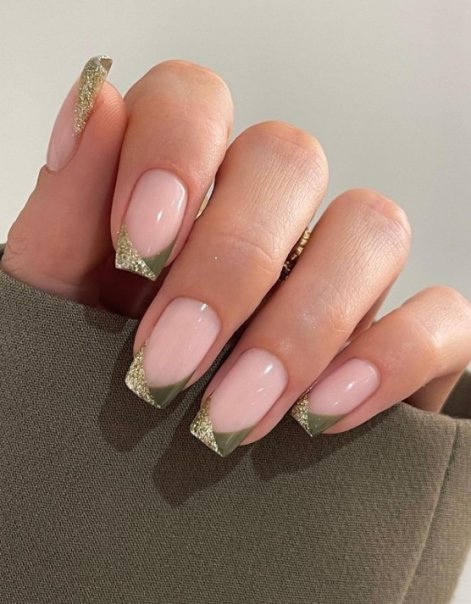sage-nails-modny-manicure-wiosna-lato-2025-10
