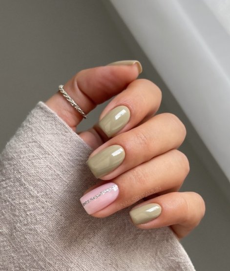 sage-nails-modny-manicure-wiosna-lato-2025-13