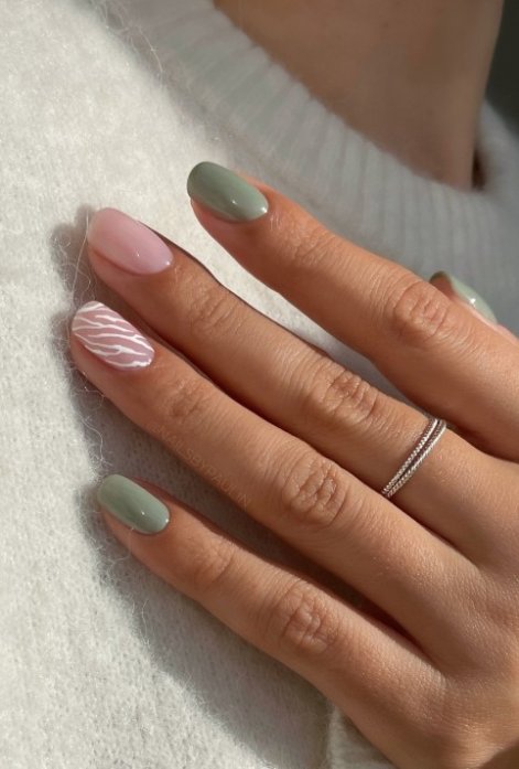 sage-nails-modny-manicure-wiosna-lato-2025-14