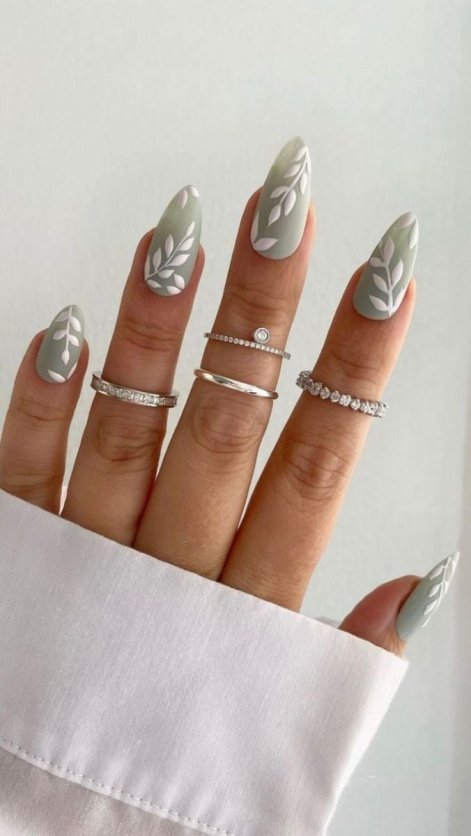sage-nails-modny-manicure-wiosna-lato-2025-17