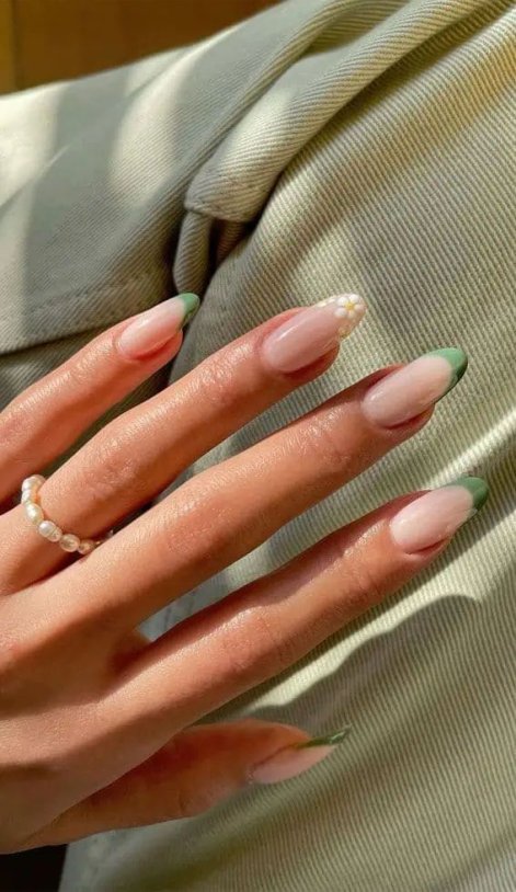 sage-nails-modny-manicure-wiosna-lato-2025-18