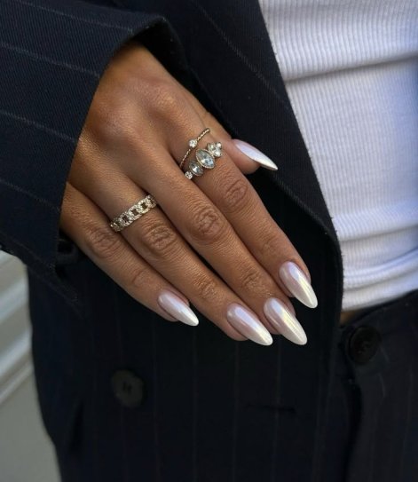 pearl-nail-modne-paznokcie-na-lato-2025-3