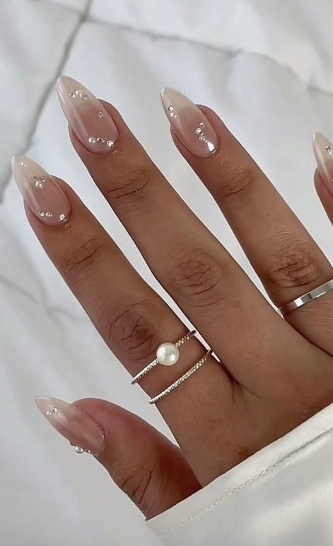 pearl-nail-modne-paznokcie-na-lato-2025-5