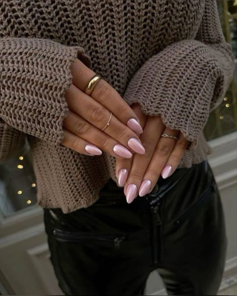 pearl-nail-modne-paznokcie-na-lato-2025-13