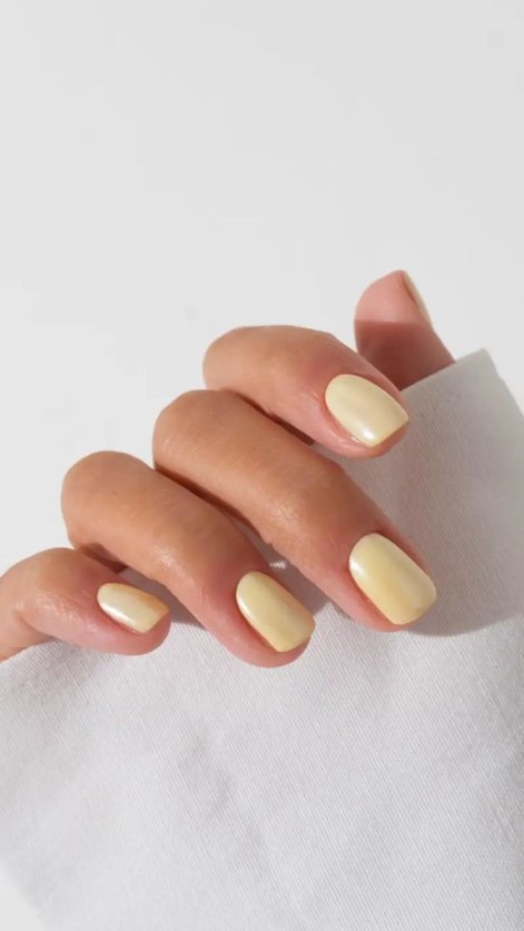 pearl-nail-modne-paznokcie-na-lato-2025-2