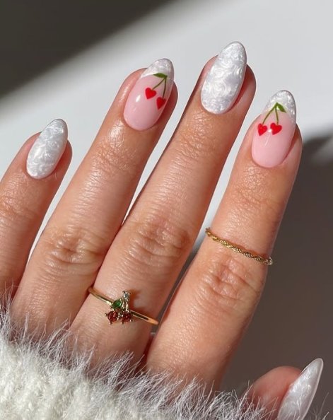 pearl-nails-perłowe-paznokcie-modny-manicure-na-lato-2025-3