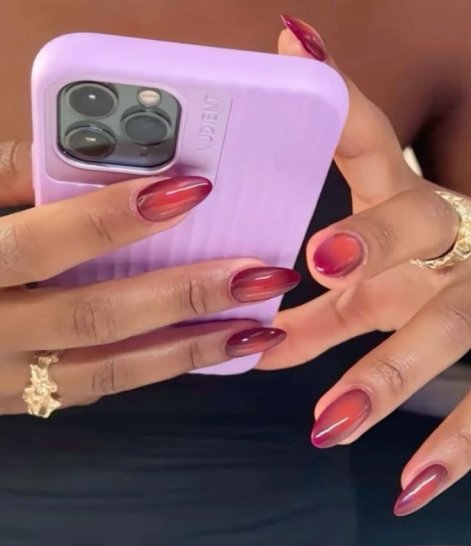aura-nails-modne-paznokcie-na-lato- 2025-1