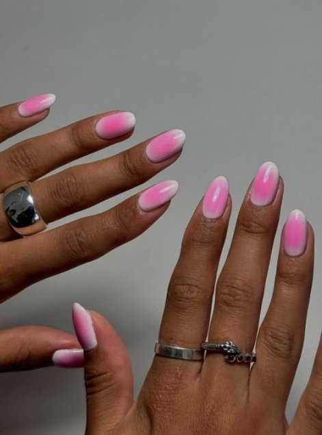 aura-nails-modne-paznokcie-na-lato-2025-4