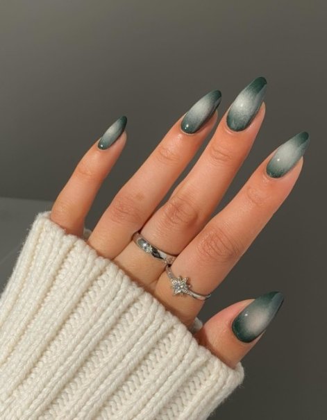 aura-nails-modne-paznokcie-na-lato-2025-7