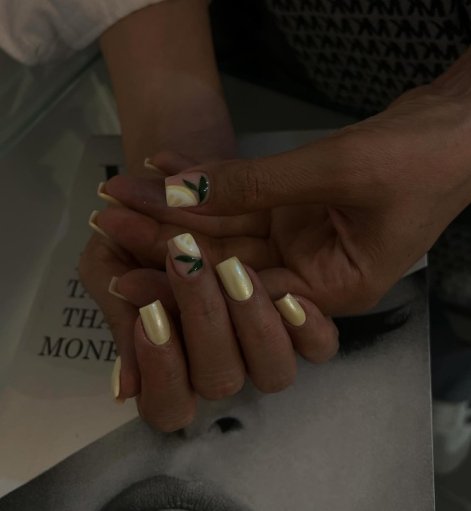 lemon-nails-modne-paznokcie-na-lato-2025-10