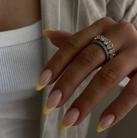 lemon-nails-modne-paznokcie-na-lato-2025-6