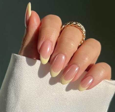 lemon-nails-modne-paznokcie-na-lato-2025-18