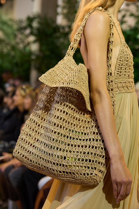 torebki-szydełkowe-trend-na-lato-2025-Elie Saab clp S25 049