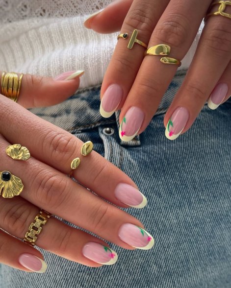 francuski-manicure-na-lato-2025-inspiracje-2